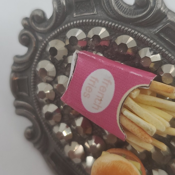 CHEESEBURGER & FRIES SWAROVSKI RHINESTONE RING - Picture 8 of 8